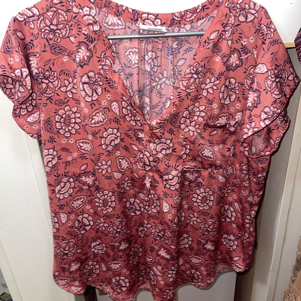 Liz Claiborne Coral Pink Floral V-Neck Flutter Sleeve Top